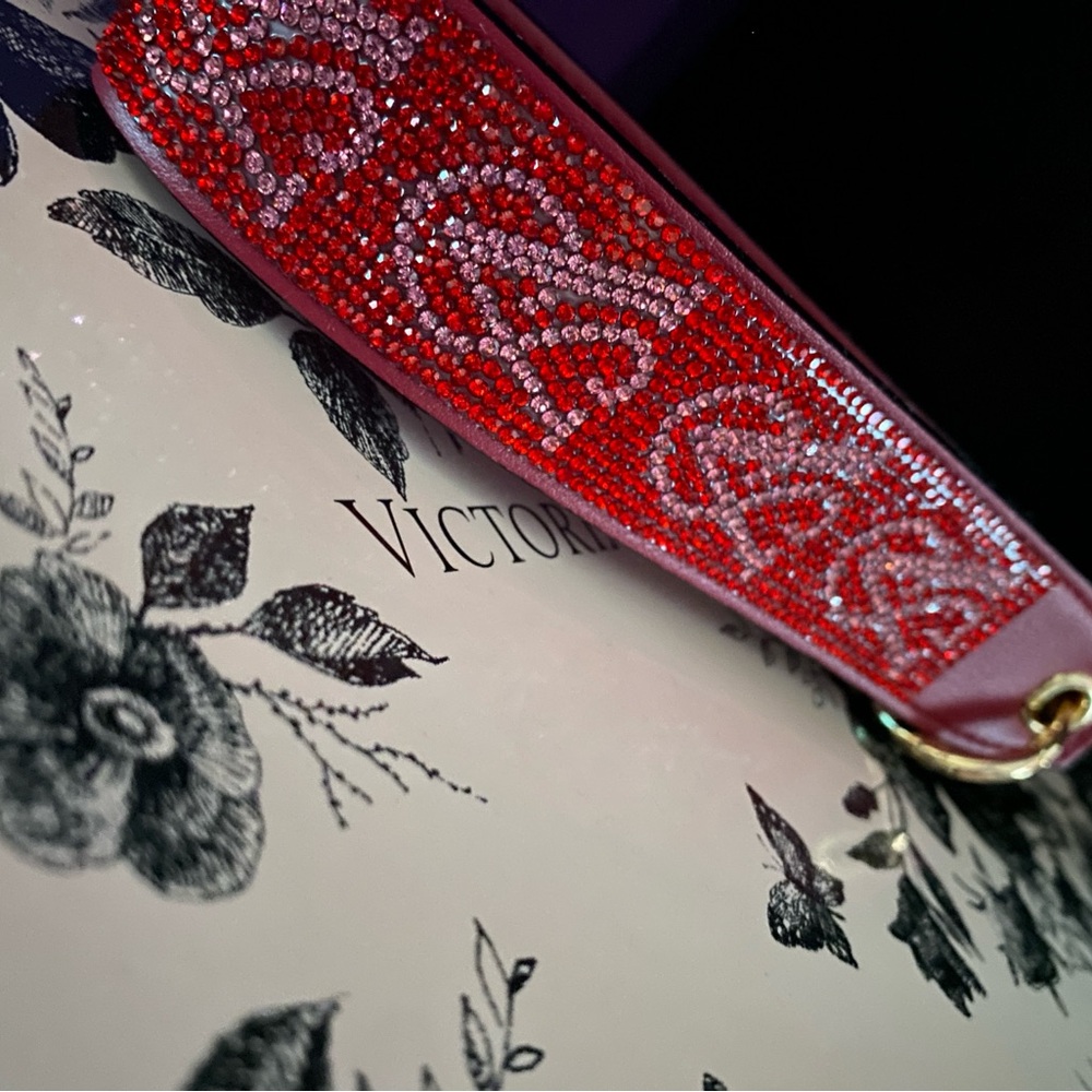 Red chain - Picture 3 of 4